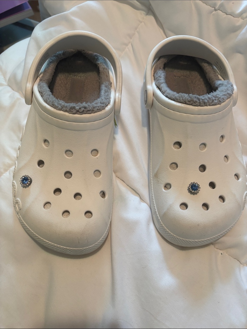 CROCS Kids White Faux-Fur Lined Clog Slippers with Blue Charm